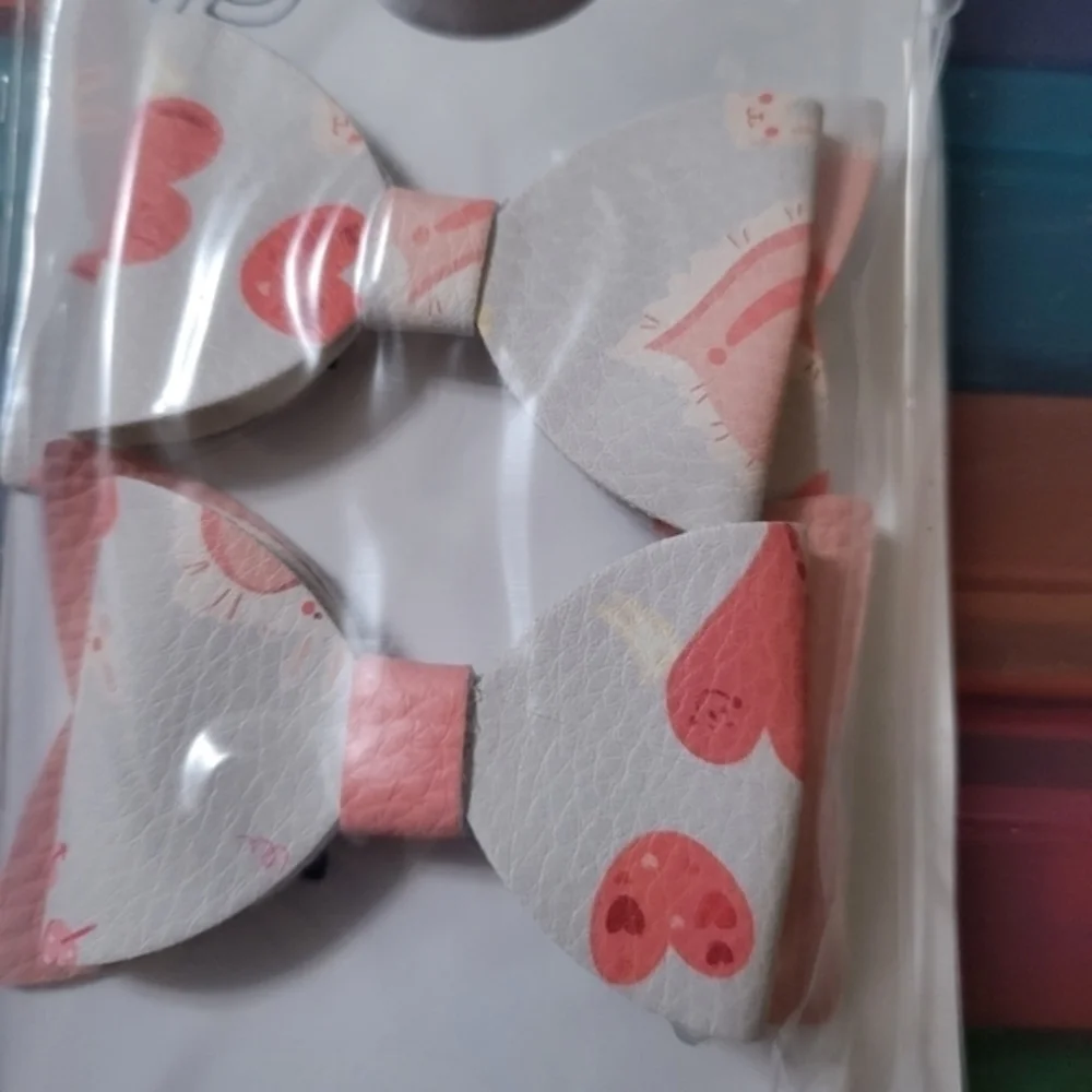 2 pack Faux leather girls hair bows clip in,‎ hearts